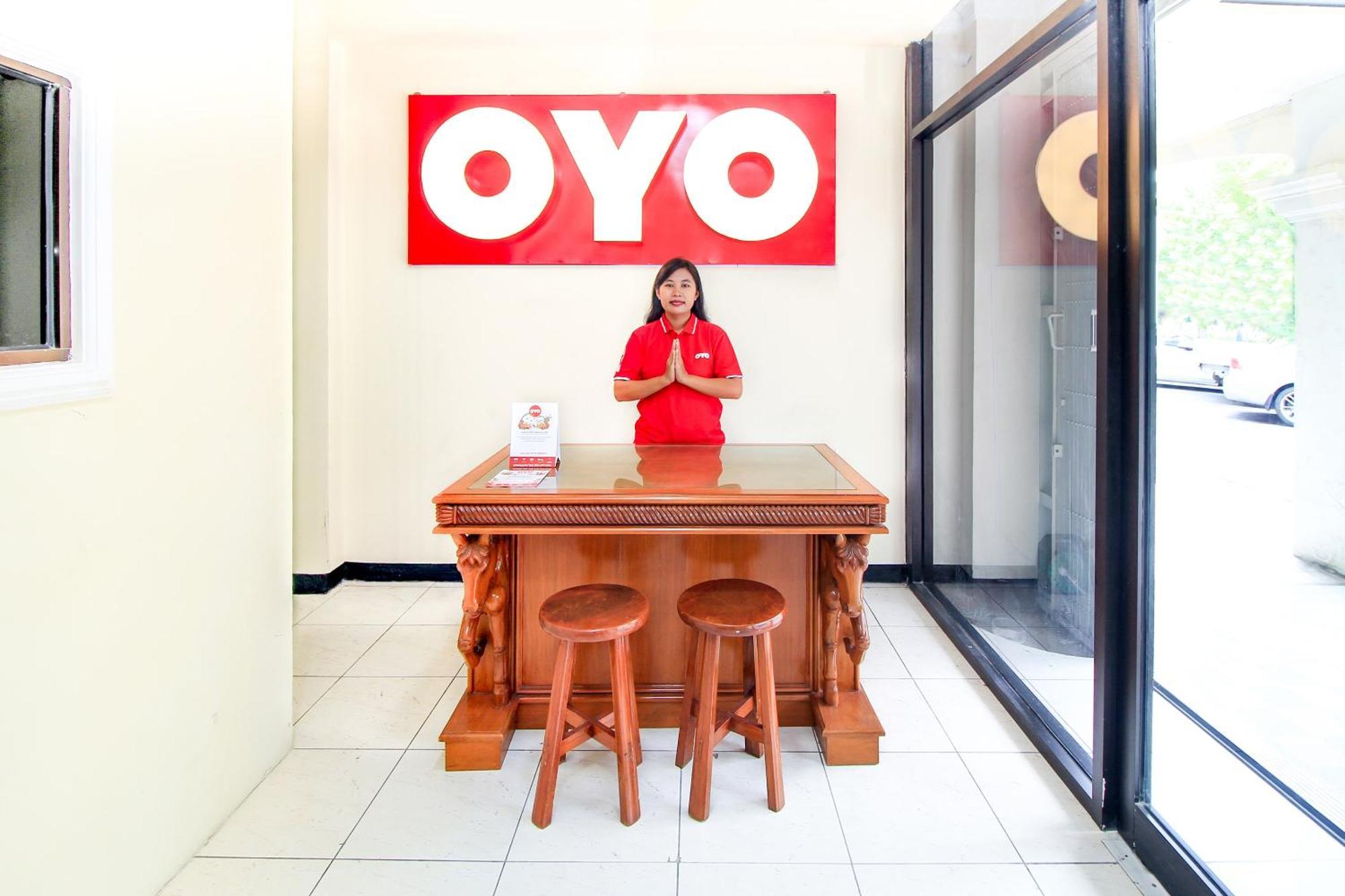 Oyo 217 A1 ホテル スラバヤ エクステリア 写真